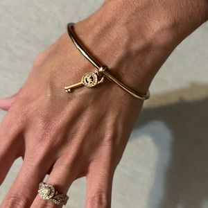 Michael Kors key bangle (rose gold)